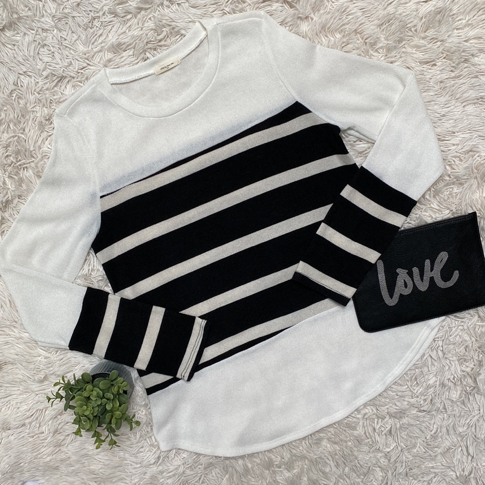 12PM by Mon Ami Stripe Top 💗 White Black Cream